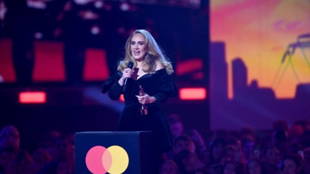 Αναβάλλονται τα σόου "Weekends with Adele" στο Λας Βέγκας