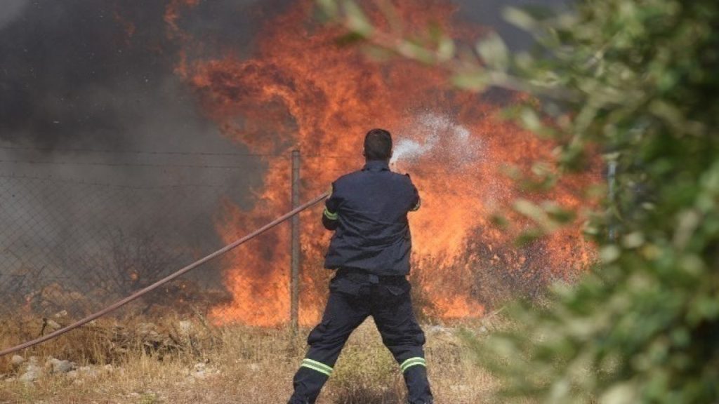 Στον ανακριτή σήμερα ο 66χρονος για τις πυρκαγιές στη Βάρη